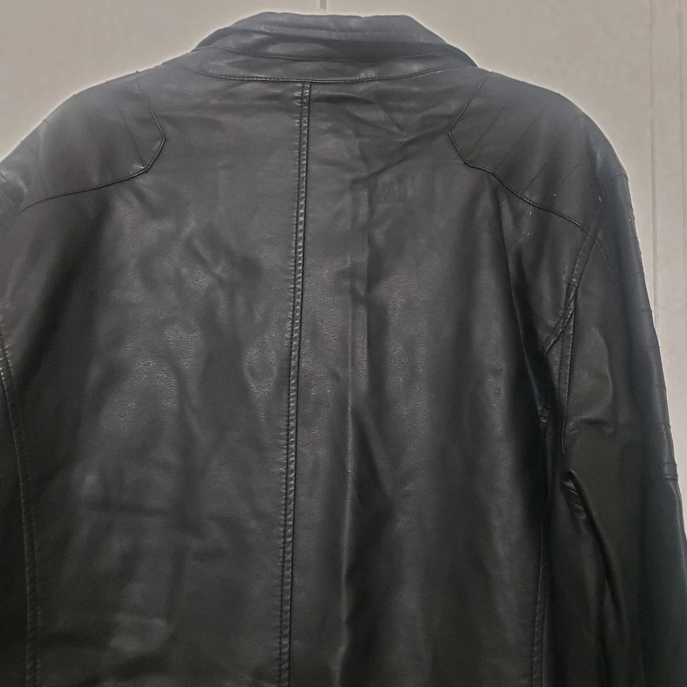 NEW HERITAGE Men's Black FAUX Leather Jacket....SIZE:L